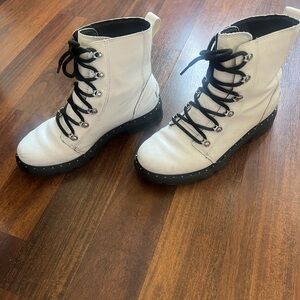 White Sorel Lenox Boots